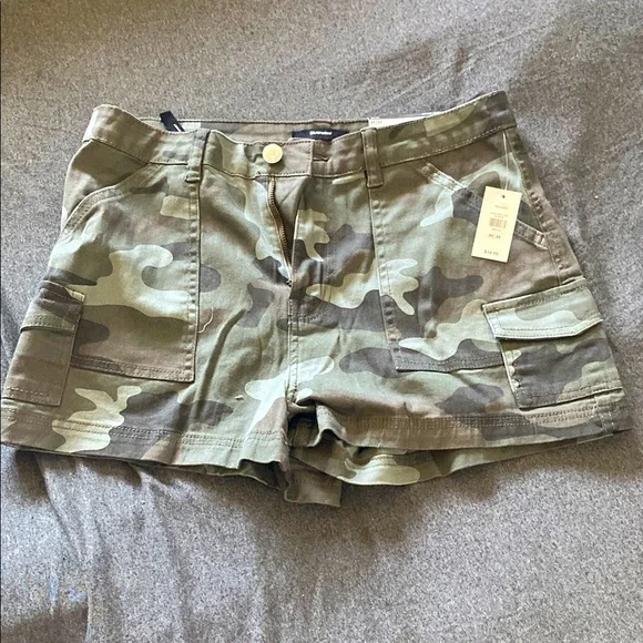 Bluenotes Shorts Bluenotes Green Cargo Shorts Classic Style